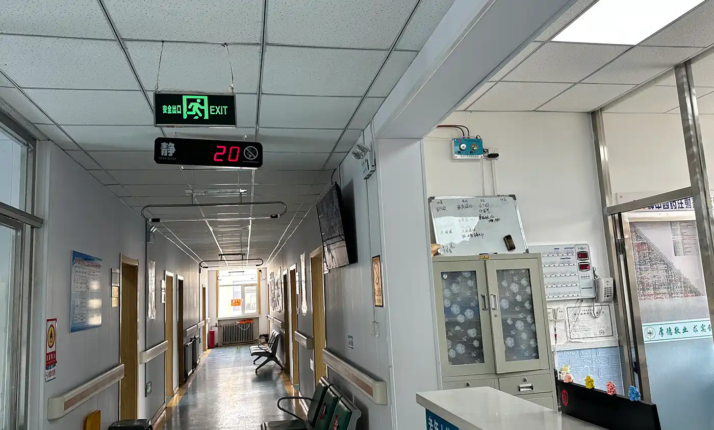 工程案例：电影小镇景区景区引导售卖一体机